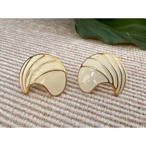 Vintage Mod White & Gold Crescent Shaped Earrings, Stud Costume Earrings - Picture 2 of 8